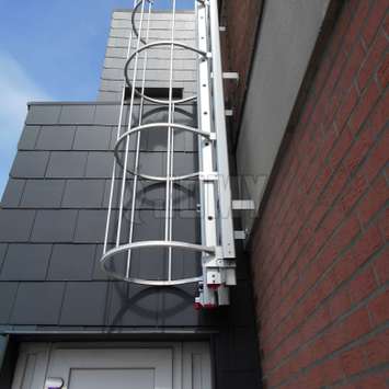 Escalera extensible - Camino libre Escalera contrapesada utilizada para liberar el pasadizo de abajo.